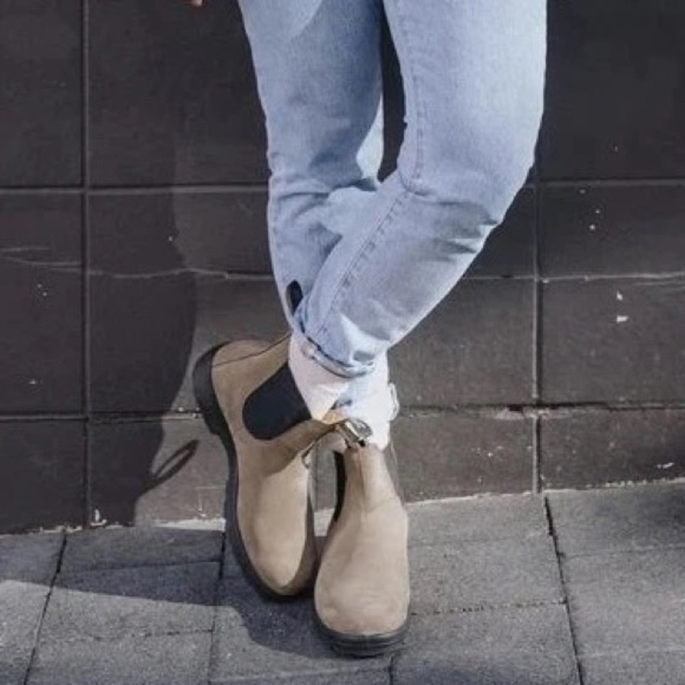 Blundstone 550 Series in Stone Nubuck (1941) AU 4 / US 7